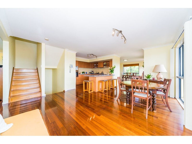 14 Mitaro Rise, Pacific Pines QLD 4211