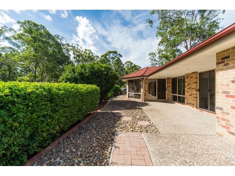 4 Sabina Park Court, Mount Nathan QLD 4211