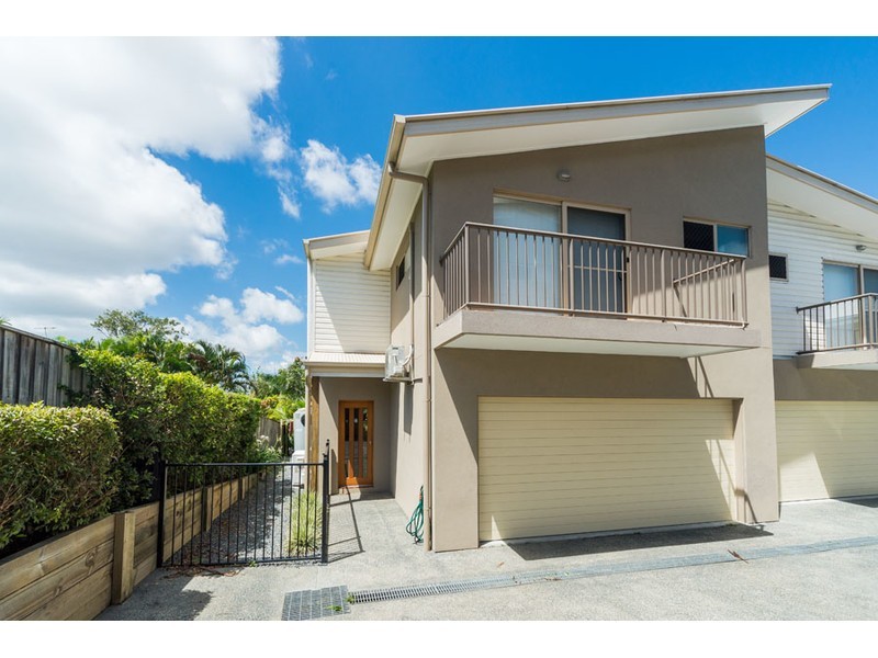 2/18 Fourth Avenue, Labrador QLD 4215