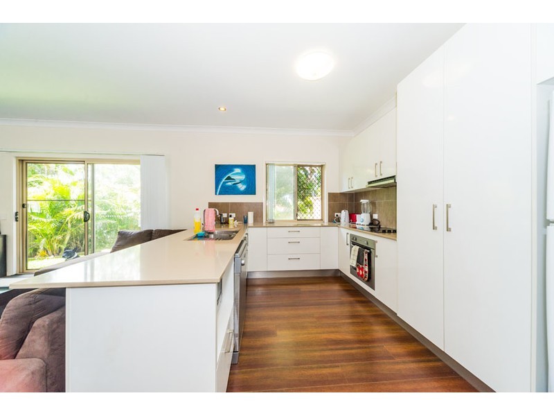 2/18 Fourth Avenue, Labrador QLD 4215