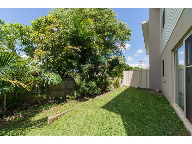 2/18 Fourth Avenue, Labrador QLD 4215