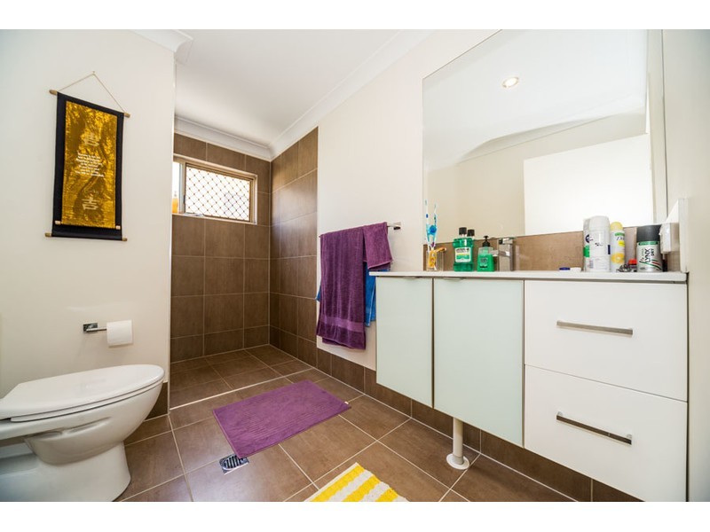 2/18 Fourth Avenue, Labrador QLD 4215