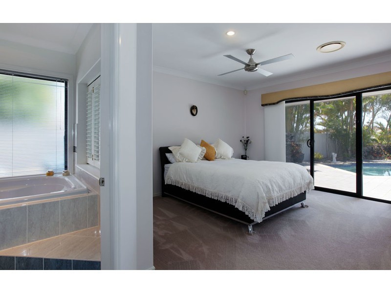 3 Windchimes Way, Helensvale QLD 4212