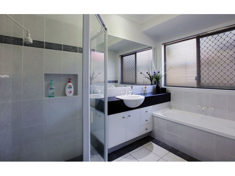 3 Windchimes Way, Helensvale QLD 4212