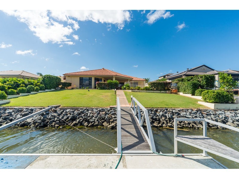 44 The Peninsula, Helensvale QLD 4212