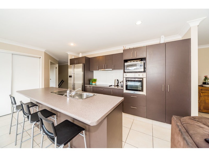 33 Manning Circuit, Pacific Pines QLD 4211