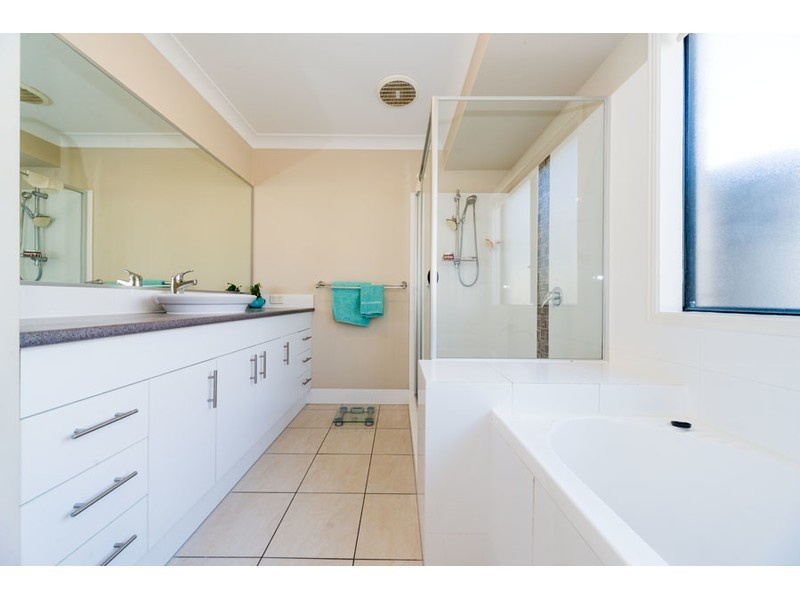 33 Manning Circuit, Pacific Pines QLD 4211