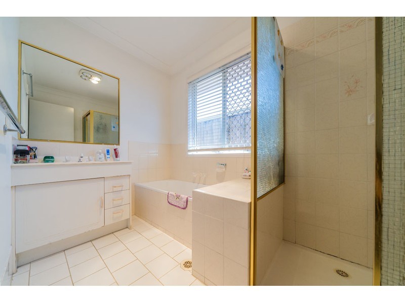 1/10 Annette Court, Labrador QLD 4215