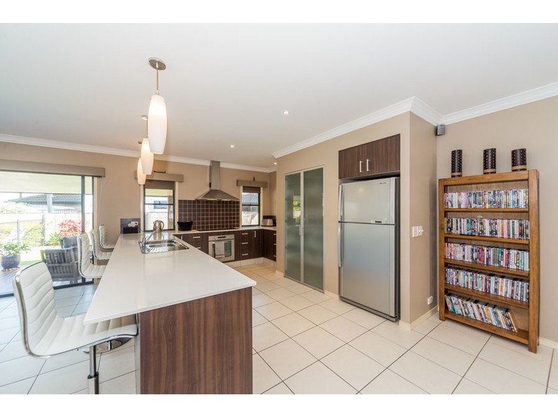 9 St Maarten Crescent, Oxenford QLD 4210