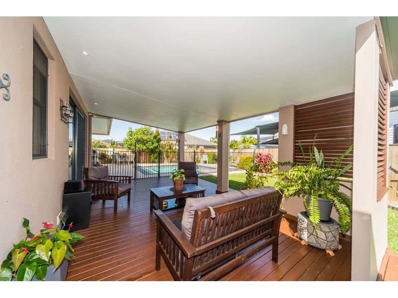 9 St Maarten Crescent, Oxenford QLD 4210