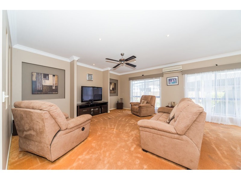 9 St Maarten Crescent, Oxenford QLD 4210