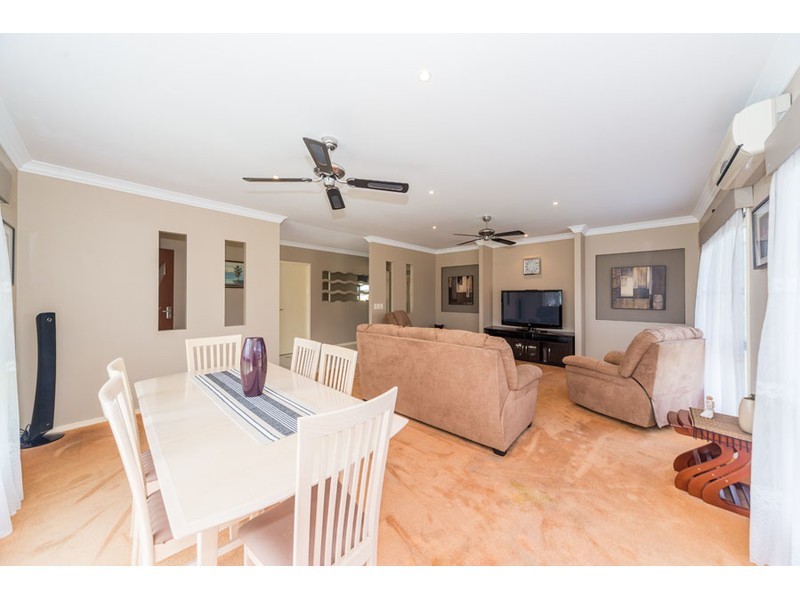 9 St Maarten Crescent, Oxenford QLD 4210