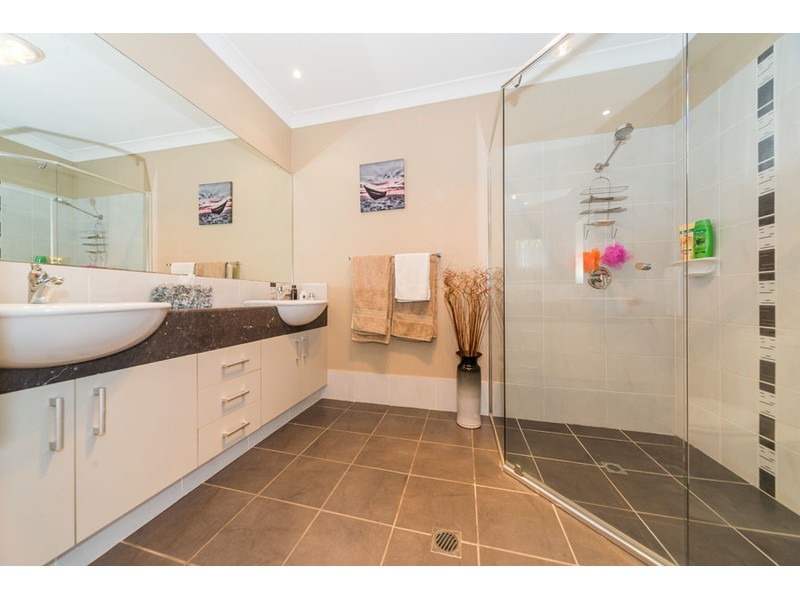 9 St Maarten Crescent, Oxenford QLD 4210