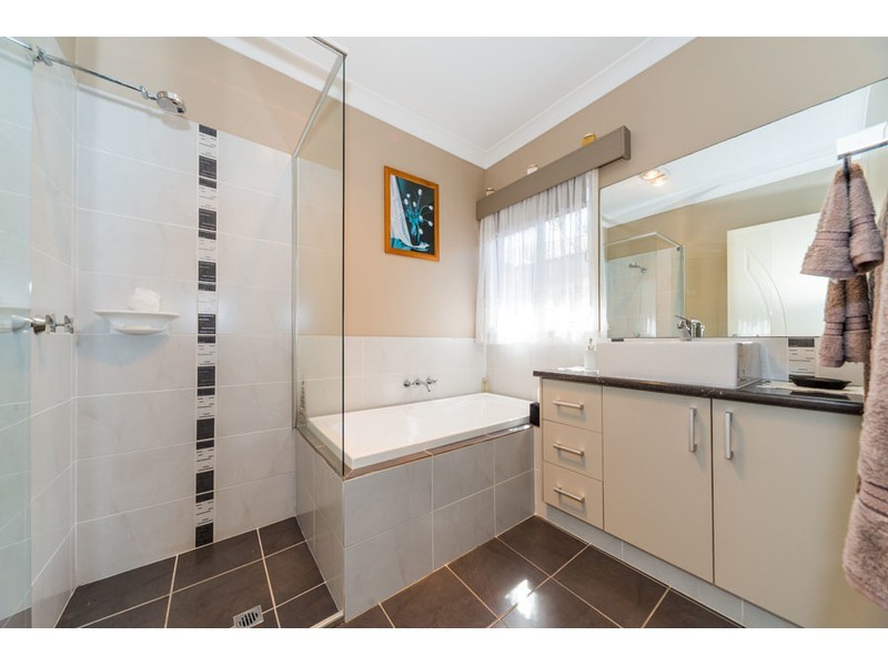 9 St Maarten Crescent, Oxenford QLD 4210