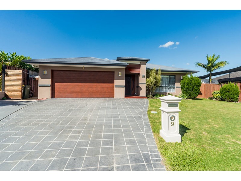 9 St Maarten Crescent, Oxenford QLD 4210