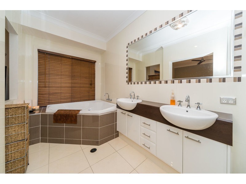 16 Amaray Drive, Upper Coomera QLD 4209