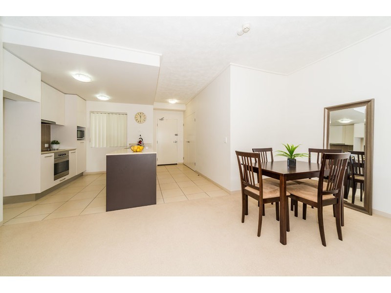 223/64-68 Sickle Avenue, Hope Island QLD 4212