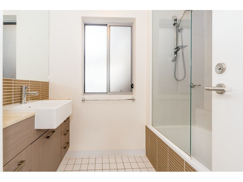 223/64-68 Sickle Avenue, Hope Island QLD 4212