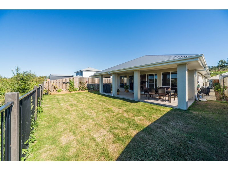 7 Summerstone Place, Maudsland QLD 4210