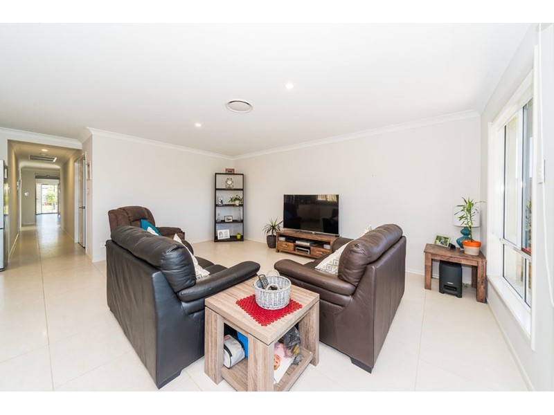 7 Summerstone Place, Maudsland QLD 4210