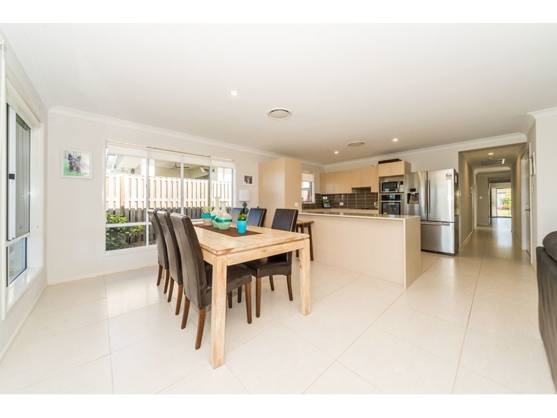 7 Summerstone Place, Maudsland QLD 4210