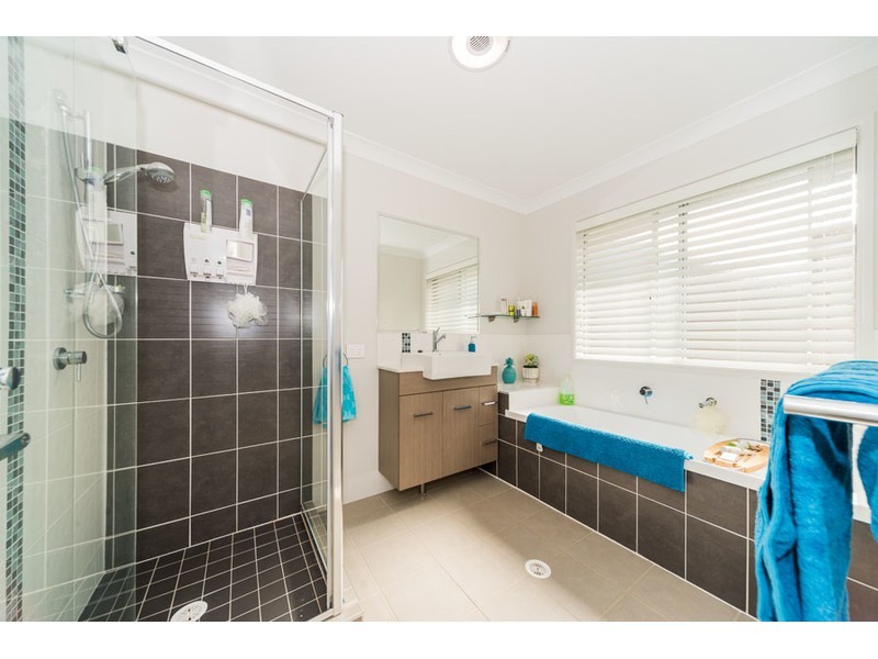 7 Summerstone Place, Maudsland QLD 4210