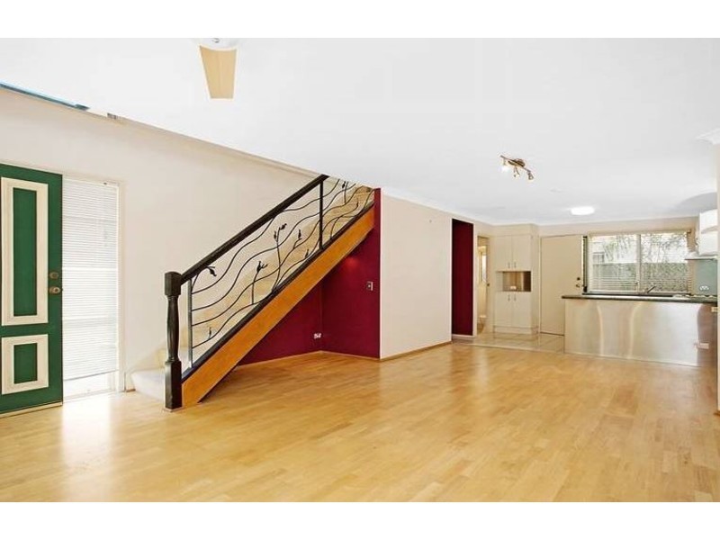 2/5 Ahern Street, Labrador QLD 4215