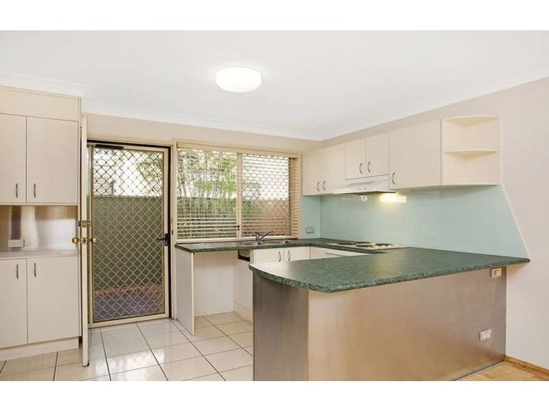 2/5 Ahern Street, Labrador QLD 4215