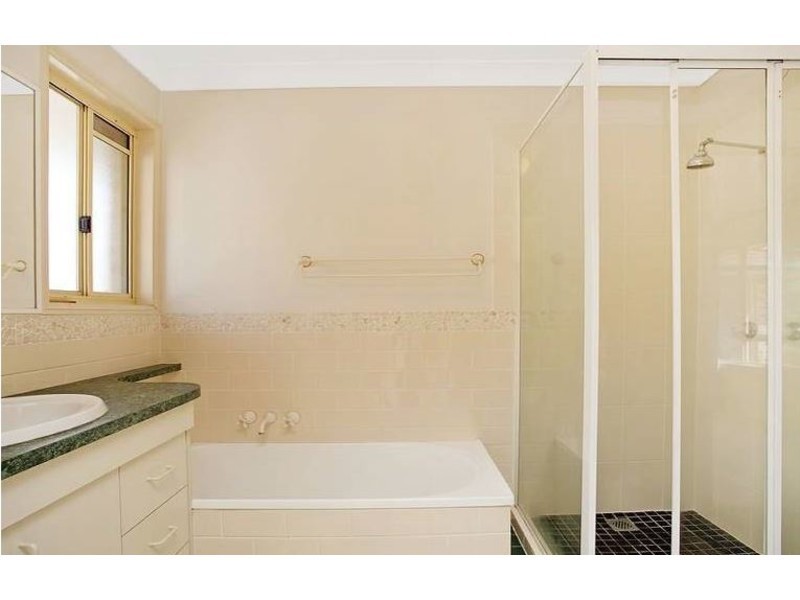 2/5 Ahern Street, Labrador QLD 4215