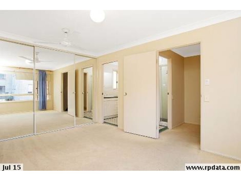 2/5 Ahern Street, Labrador QLD 4215