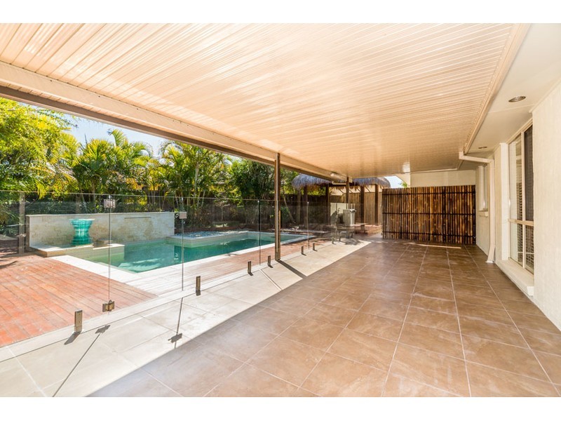 4 Xavier Place, Oxenford QLD 4210