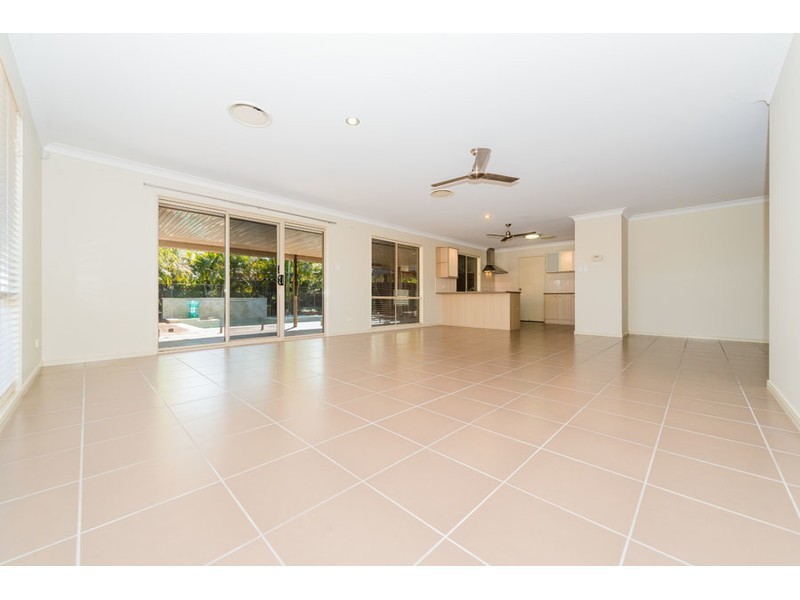 4 Xavier Place, Oxenford QLD 4210