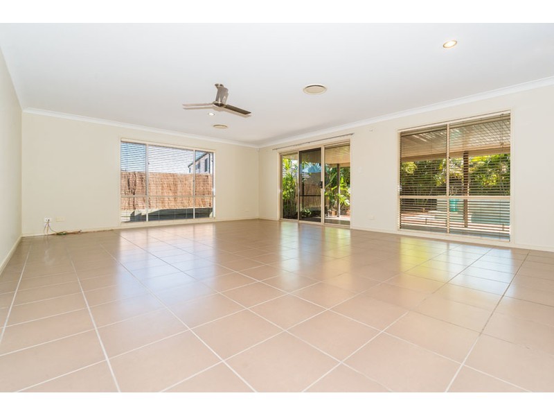 4 Xavier Place, Oxenford QLD 4210