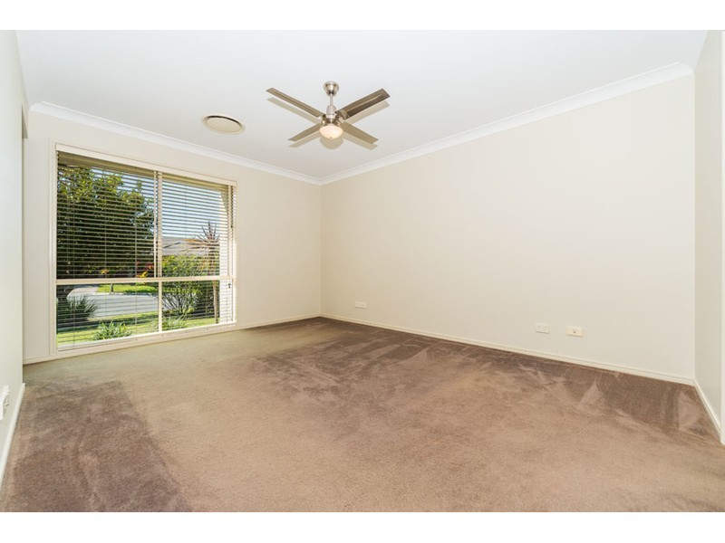 4 Xavier Place, Oxenford QLD 4210