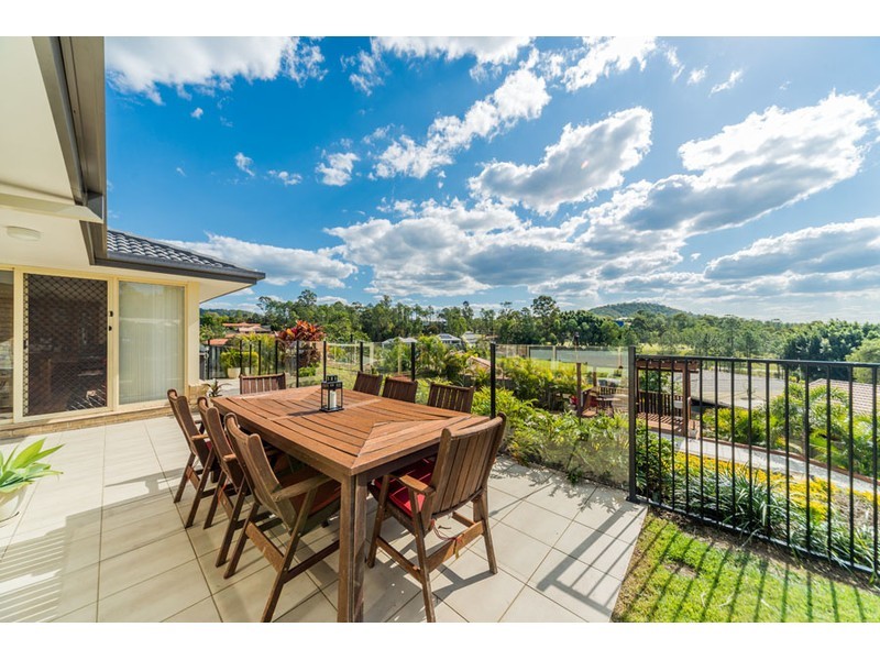 8 Laysan Crescent, Oxenford QLD 4210