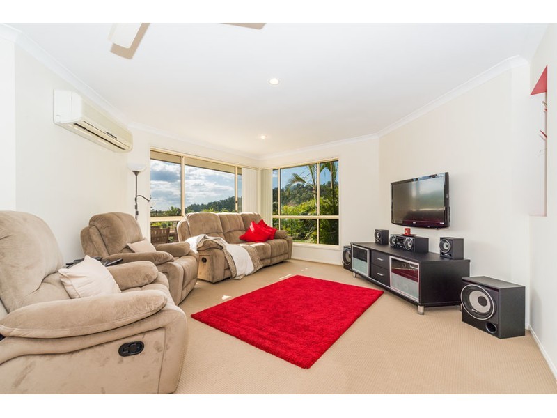 8 Laysan Crescent, Oxenford QLD 4210