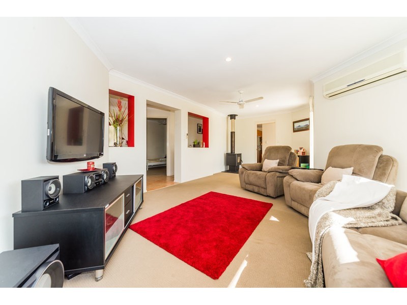 8 Laysan Crescent, Oxenford QLD 4210