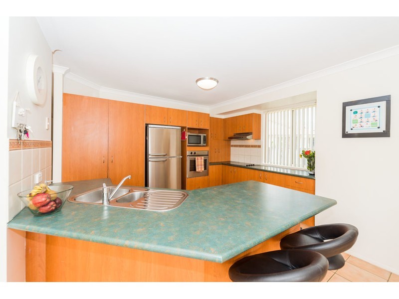 8 Laysan Crescent, Oxenford QLD 4210