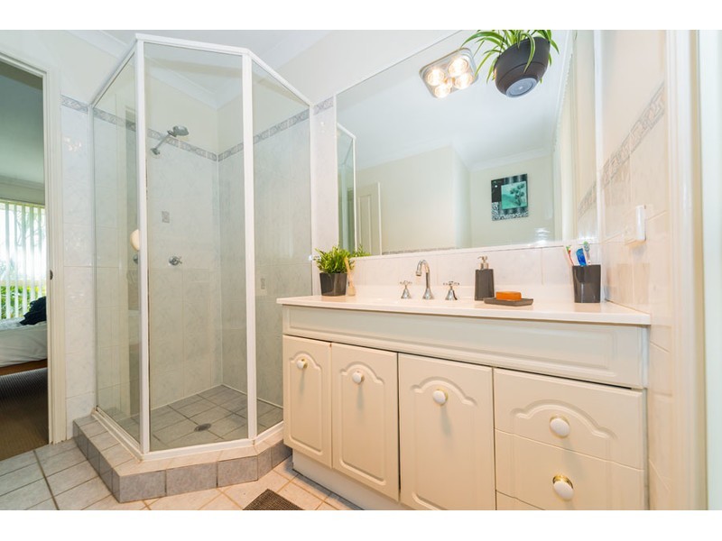 8 Laysan Crescent, Oxenford QLD 4210