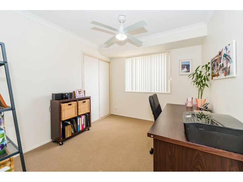 8 Laysan Crescent, Oxenford QLD 4210