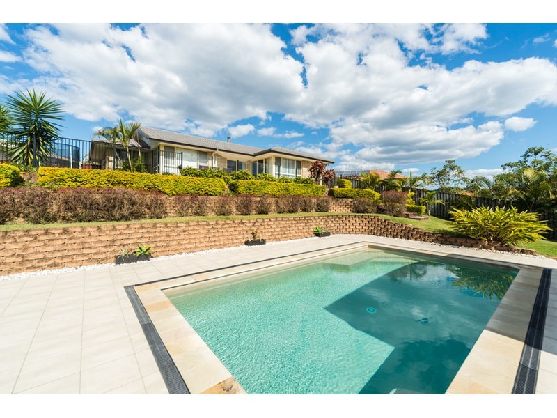 8 Laysan Crescent, Oxenford QLD 4210