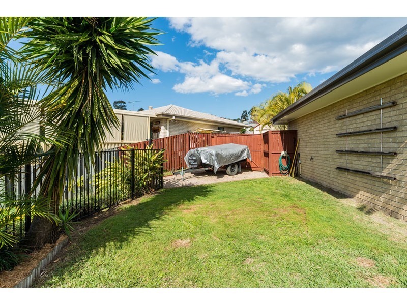 8 Laysan Crescent, Oxenford QLD 4210