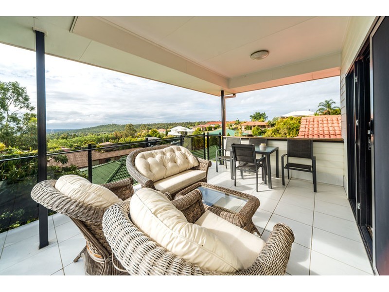 5 Temoe Rise, Pacific Pines QLD 4211