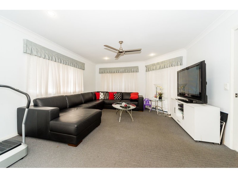 5 Temoe Rise, Pacific Pines QLD 4211