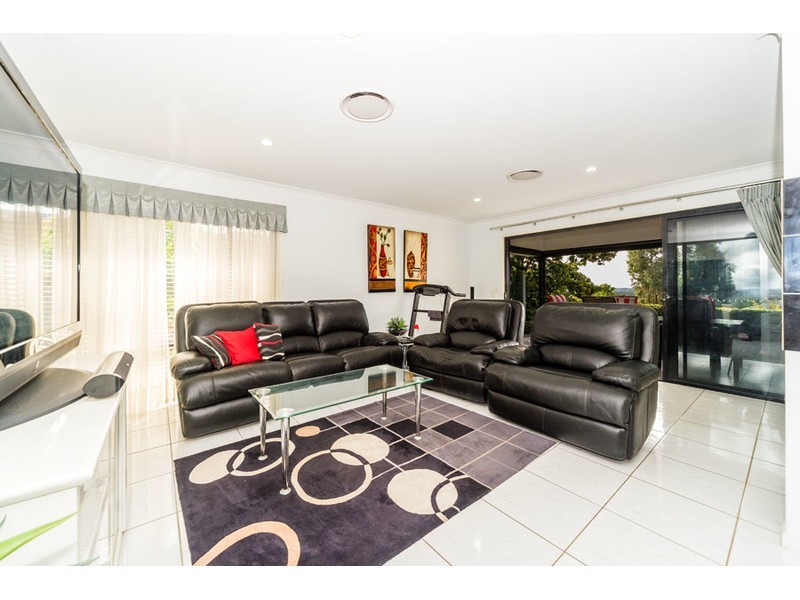 5 Temoe Rise, Pacific Pines QLD 4211