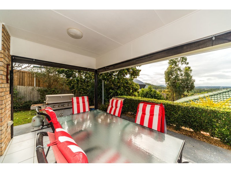 5 Temoe Rise, Pacific Pines QLD 4211