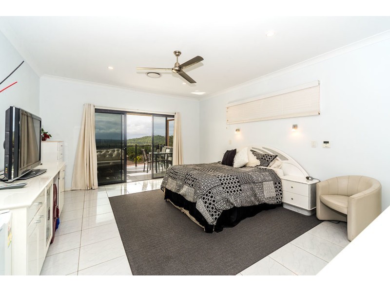 5 Temoe Rise, Pacific Pines QLD 4211