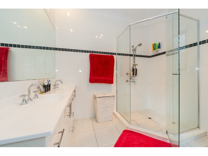 5 Temoe Rise, Pacific Pines QLD 4211