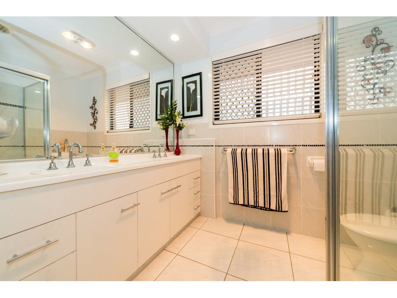 5 Temoe Rise, Pacific Pines QLD 4211