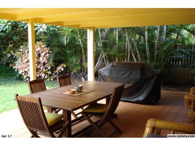 15 Shoveller Avenue, Paradise Point QLD 4216